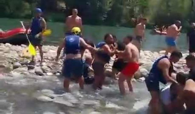 Can Yeleği Takmadılar, Ortalık Karıştı! Yumruklar, Tekmeler ve Kürekler Havada Uçuştu!