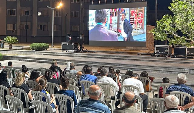 Ceyhan’da Film Keyfi Açık Havada: “Beyaz Melek” ile Gözyaşları Sel Oldu!
