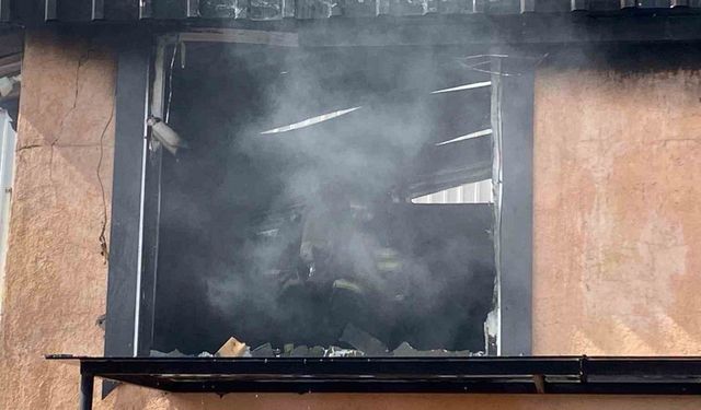 Dumanlar Kapalı Dükkandan Yükseldi! Yangının Nedeni Araştırılıyor