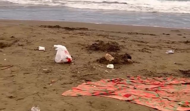 Adana’da Yaz Tatili Kabusa Döndü! Karataş Sahili Çöp Yığınına Döndü