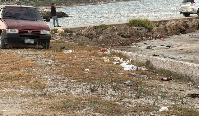 Karataş’ta Sahil Çöplüğe Döndü: Plastik Atıklar Deniz Canlılarını Tehdit Ediyor!