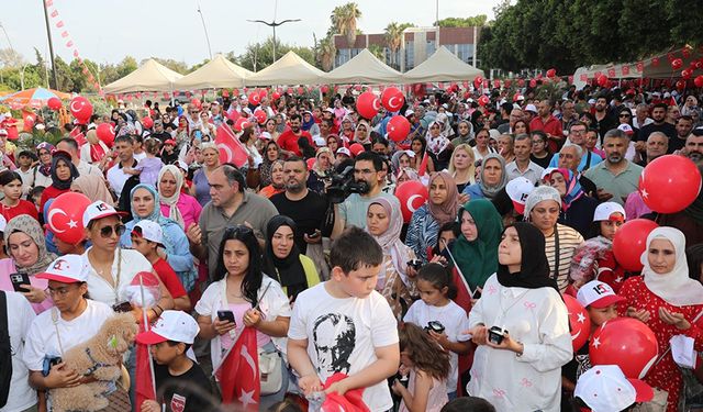 Merkez Park’ta Sürpriz Etkinlik! Adanalılar Gökyüzüne Mesaj Bıraktı