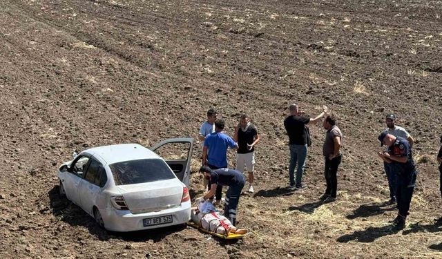 Sürücünün Hâkimiyetini Kaybettiği Araç Tarlaya Uçtu