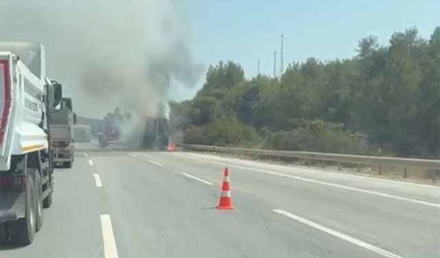 TIR Alev Topuna Döndü! Adana Yönündeki O Yangın Paniğe Neden Oldu