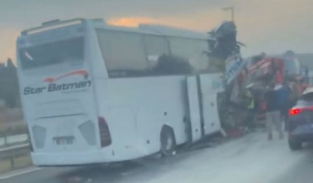 Adana Otoyolunda Dehşet! Yolcu Otobüsü Tıra Çarptı: Çok Sayıda Yaralı Var