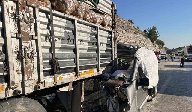 Pozantı Yolunda Tırın Altında Kalan Araçta O Aileden Kurtulan Var mı?