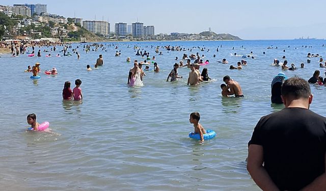 Sıcaktan Kaçan Adanalılar Denize Koştu: Yumurtalık Doldu Taştı