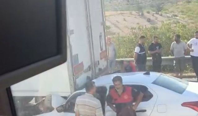 Tıra Arkadan Çarptı, Otomobil Altına Girdi! Acı Haber Hastaneden Geldi