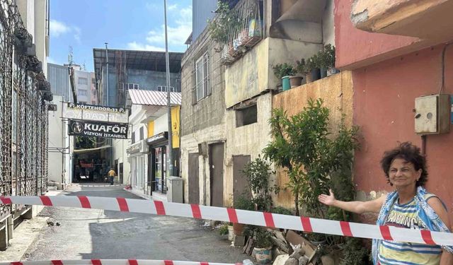 Yol Çöküyor, Esnaf ve Vatandaşlar Tedirgin: “Her An Büyük Bir Facia Olabilir!”