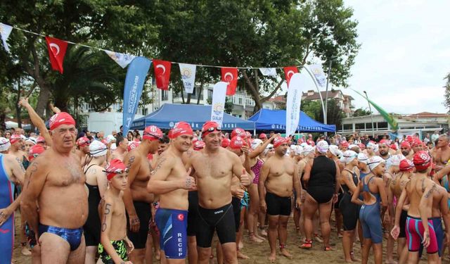 343 Yüzücü, 2 Bin 600 Metrelik Zorlu Parkurda Nefes Kesti