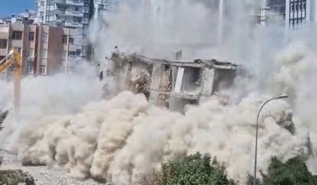 6 Şubat Depreminin İzleri! Adana’daki O Bina Kontrollü Şekilde Yıkıldı
