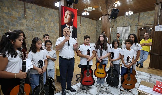 Müzik ve Tiyatro Bir Arada: Yüreğir’de 30 Ağustos Etkinliği Göz Kamaştırdı