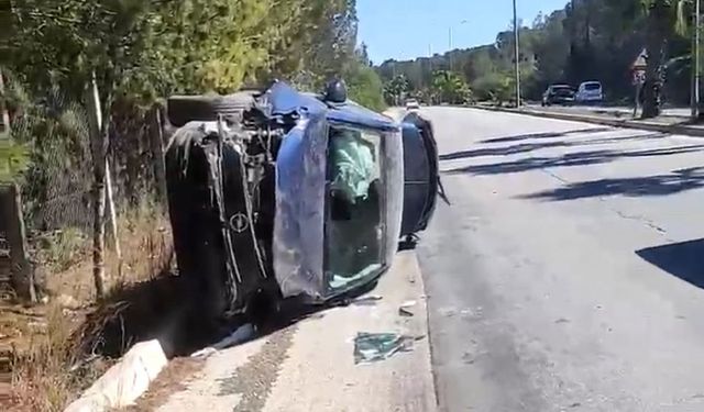 Adana Can Pazarına Döndü! Araç Refüjde Takla Attı