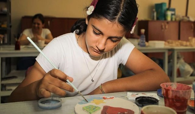 Yüreğir’de Kültür Rüzgarı: Miniklerden Seramik Şöleni