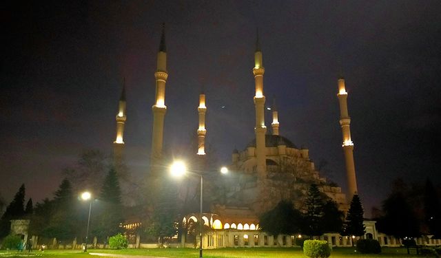 Binlerce Kişi Aynı Anda ‘Amin’ Dedi! Adana’da Yatsıdan Önce Ne Oldu?