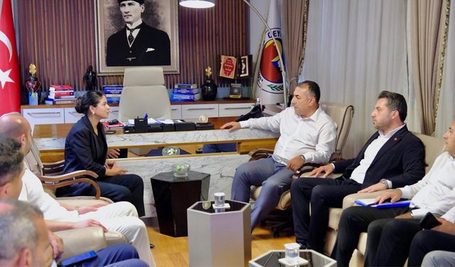 Adana Büyükşehir ile Ceyhan Belediyesi’nden Hizmet Çıkarması!