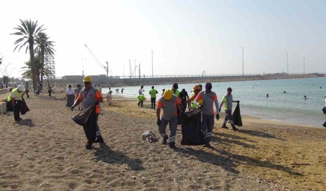 Denizlere Mavi Yakışır: Silifke Sahili’nde Dev Temizlik Hareketi