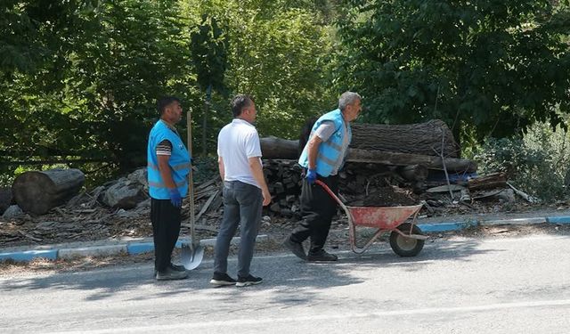 Feke Belediyesi Kolları Sıvadı! İlçe Merkezinde Titiz Operasyon