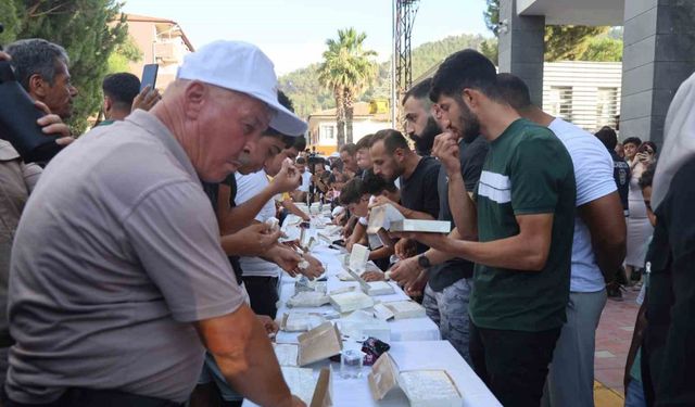 Festivalde Ağızlar Tatlandı: 3 Dakikada 1 Kilo Lokum Bitirdi!