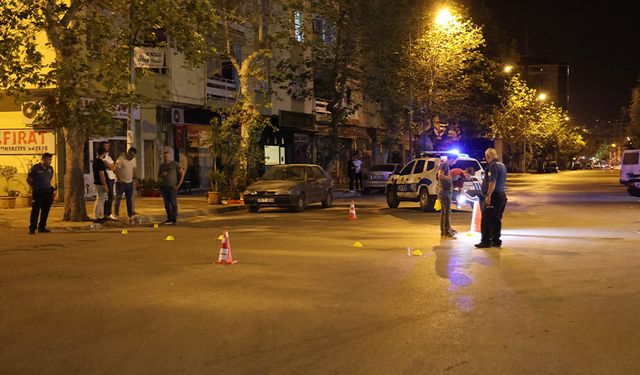 Kozan’da Silahlı Gövde Gösterisi! Polis Şüphelilerin Peşinde