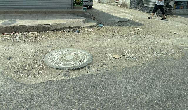 Merkezin Ortasında Bu Hale İnanamayacaksınız! Sucuzade'de Asfalt Krizi