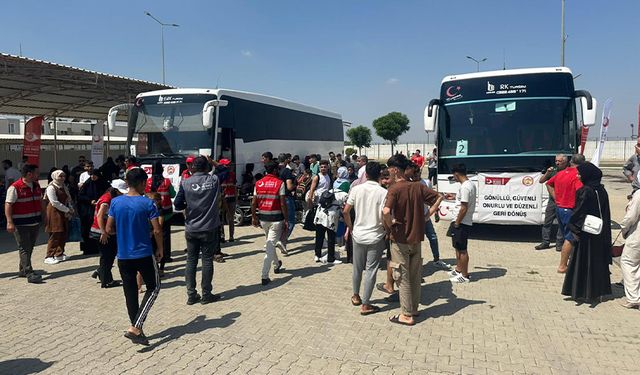 Adana’dan Suriye’ye Geri Dönüşler Başladı: Binlerce Suriyeli Yola Çıktı