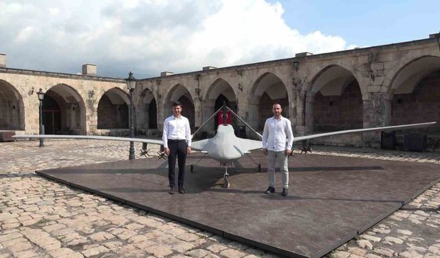 Yarım Ton Ağırlığındaki Ahşap Bayraktar TB2 Maketi 30 Günde Hazırlandı