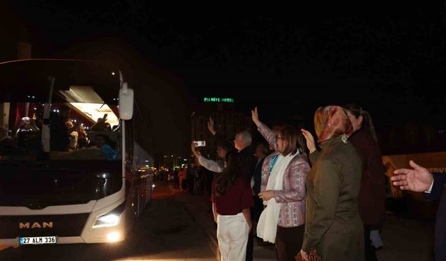 15 Bin Başvuru, 300 Çift! Umre Yolculuğunda Gözyaşları ve Dualar Birleşti