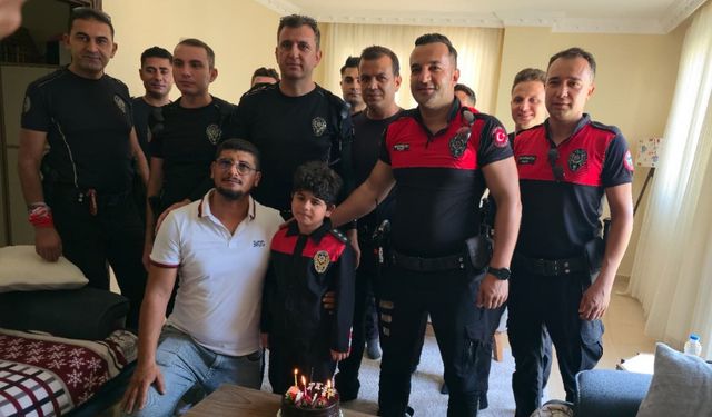 9 Yaşındaki DMD Hastası Miraç’a Polislerden Sürpriz Kutlama