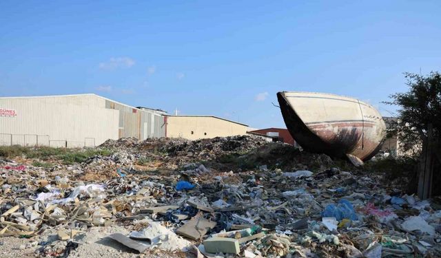 Adana Mobilyacılar Sitesi Esnafı İsyan Etti: “Bakımsızlıkta Bir Numarayız”