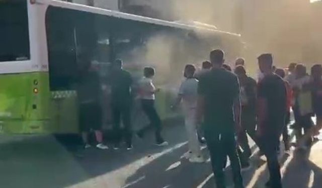 Adana’da Belediye Otobüsünde Yangın: Yolcular Canlarını Zor Kurtardı
