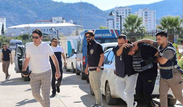 Adana’da Düğün Salonu Önünde Cinayet: Şüpheli Adliyeye Sevk Edildi!