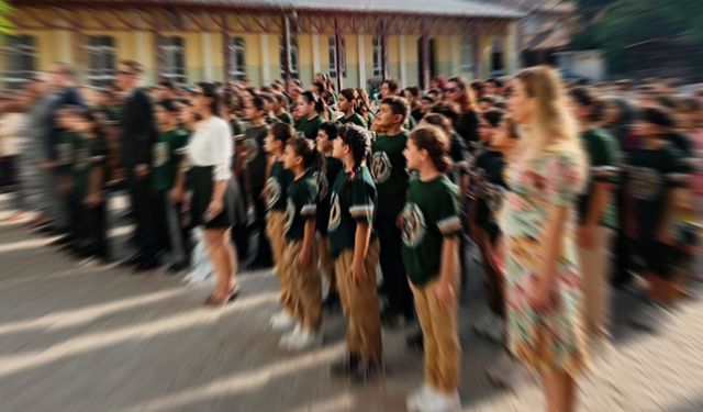 Adana’da Eğitim Süresi Azalıyor: Gençlerin Geleceği Tehlikede Mi?