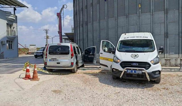 Adana’da Fabrika Önünde Kanlı Hesaplaşma: İki Kişi Yaralı, Biri Ağır