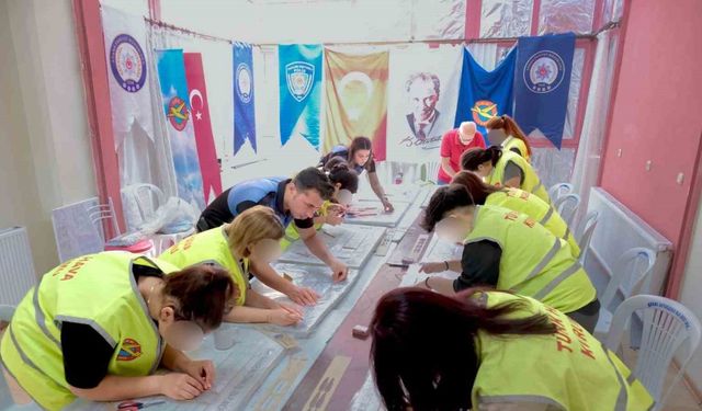 Adana’da Genç Beyinler Kodlama ve Model Uçak Kurslarında Yarışıyor