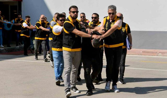 Adana’da Haraç Çetesine Darbe: Silah Tutukluk Yapınca Yakalandılar