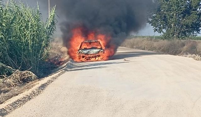 Adana’da Seyir Halindeki Otomobil Bir Anda Alev Topuna Döndü!