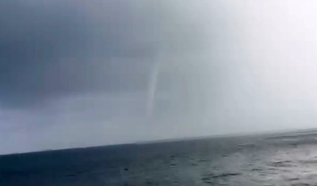 Akdeniz’de Hortum Oluştu, Karaya Ulaşmadan Kayboldu