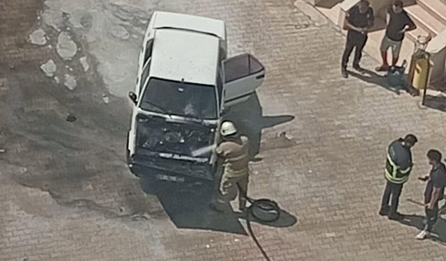Adana’da Otoparkta Şok Anlar: Otomobil Bir Anda Alev Topuna Döndü