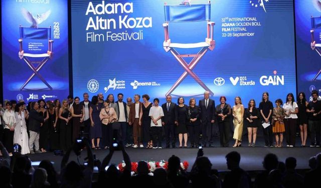 Altın Koza’da Tarihi Gece: “O Da Bir Şey Mi” 8 Ödülle Rekor Kırdı!