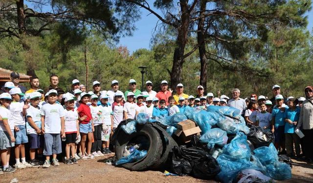 Çocuklardan Büyük Ders! Kozan’da Öğrenciler Doğayı Çöplerden Arındırdı