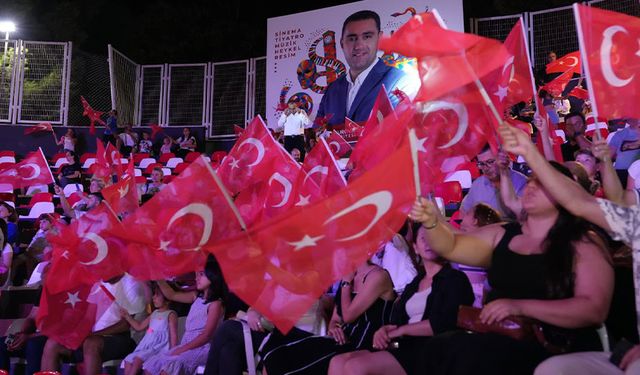 Çukurova’da 30 Ağustos Coşkusu Sokağa Taştı! İşte O Anlar