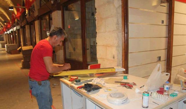 Deprem Sonrası Tarihi Çarşı Yeniden Hayat Buldu: İş Yerleri Açılıyor