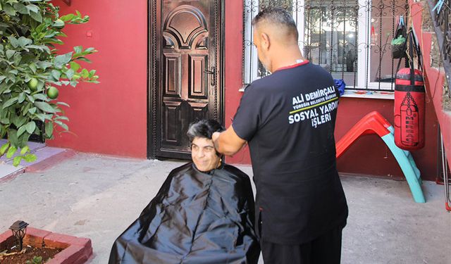 Yüreğir Belediyesi, Dezavantajlı Vatandaşlara Ücretsiz Kuaför Hizmeti Sunuyor