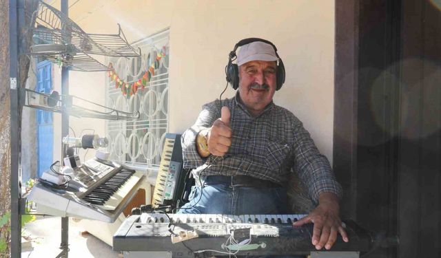 Hiç Ders Almadı Ama 30 Yıldır Org Çalıyor