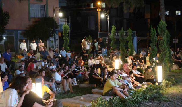 Kozan’da Dev Ekranda Millilerin Final Heyecanı! Son 5 Dakika Herkesi Ağlattı