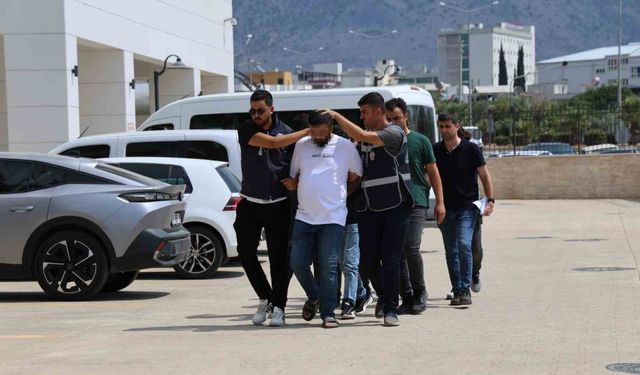 Kozan’da İş Yeri Kurşunlayıp 2 Milyon TL’lik Haraç İsteyen Zanlılar Yakalandı