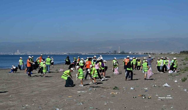 Mersin’de Dünya Temizlik Günü’nde Sahiller Çöplerden Arındı