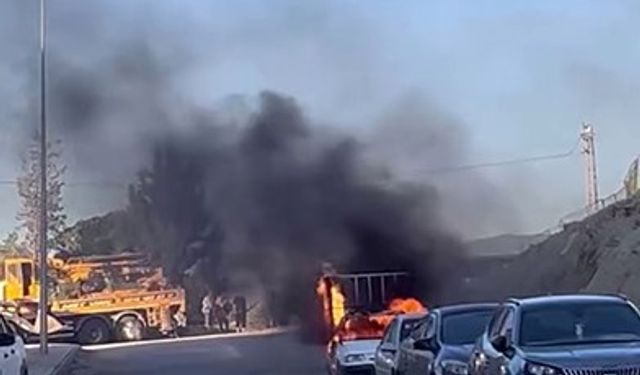 Pikap Bir Anda Alevlere Teslim Oldu! İşte O Anlar