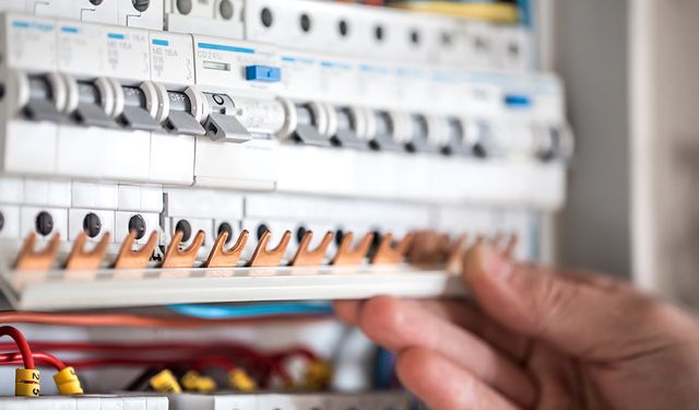 Adana’da 5 İlçede Elektrikler Kesilecek: İşte Kapsamlı Kesinti Listesi!